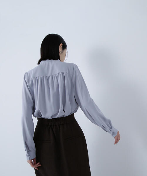 NATURAL BEAUTY BASIC（ナチュラルビューティーベーシック）の「◇リボンボウタイブラウス（シャツ/ブラウス・レディース・ブラウン/オフホワイト/ブルー・MEDIUM/SMALL）」の11枚目の写真