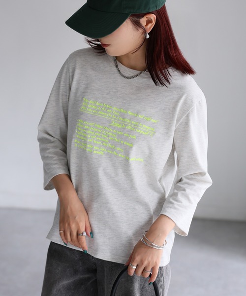 Riberry(リベリー)の「手書き風ロゴ刺繍デザイン七分袖Tシャツ(Tシャツ/カットソー・レディース・オートミール/オフホワイト/チャコールグレー/ナチュラル・FREE)」の13枚目の写真
