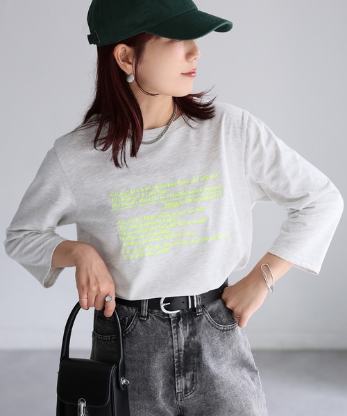 Riberry(リベリー)の「手書き風ロゴ刺繍デザイン七分袖Tシャツ(Tシャツ/カットソー・レディース・オートミール/オフホワイト/チャコールグレー/ナチュラル・FREE)」の11枚目の写真
