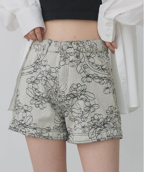 ad thie(アドティエ)の「フラワー刺繍 デニムショートパンツ(デニムパンツ・レディース・ライトグレー/ライトブルー・MEDIUM/LARGE)」の1枚目の写真