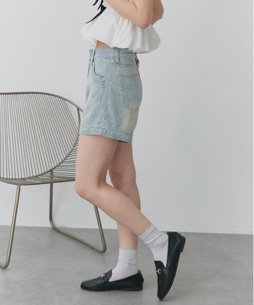 ad thie(アドティエ)の「フラワー刺繍 デニムショートパンツ(デニムパンツ・レディース・ライトグレー/ライトブルー・MEDIUM/LARGE)」の21枚目の写真