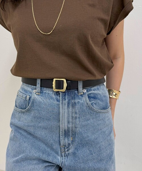 fredy emue(フレディエミュ)の「【atelier brugge/アトリエブルージュ】ウェーブバックルフリーアジャストベルト(ベルト・レディース・ブラウン/ブラック・FREE)」の2枚目の写真