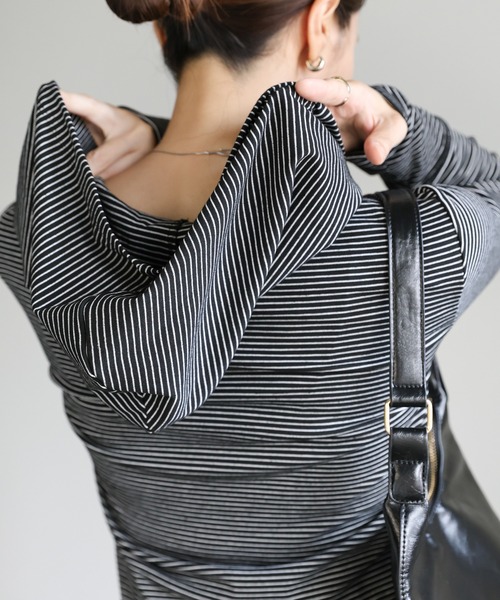 select MOCA(セレクトモカ)の「ボーダーフーディーロンT(パーカー・レディース・オフホワイト/チャコールグレー/ブラック・FREE)」の12枚目の写真