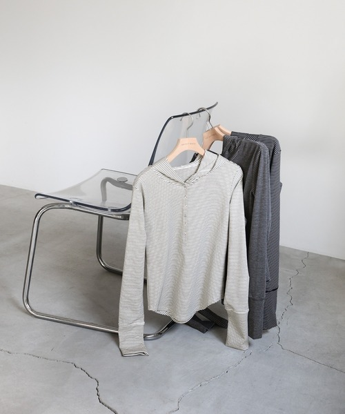 select MOCA(セレクトモカ)の「ボーダーフーディーロンT(パーカー・レディース・オフホワイト/チャコールグレー/ブラック・FREE)」の11枚目の写真