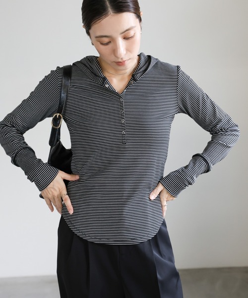 select MOCA(セレクトモカ)の「ボーダーフーディーロンT(パーカー・レディース・オフホワイト/チャコールグレー/ブラック・FREE)」の14枚目の写真