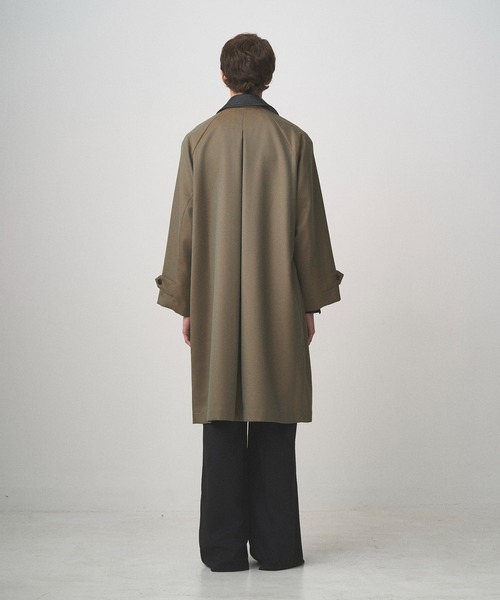 Juha（ユハ）の「LEATHER - COLLAR BALMACAAN COAT（ステンカラーコート・メンズ・ブラック/ベージュ・3/4）」の6枚目の写真