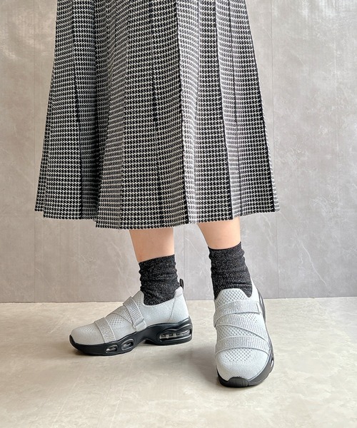 厚底 軽量 キラキラベルト ニットスリップオンスニーカー【2025新作】