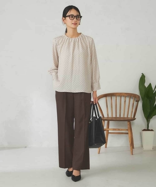 a.v.v（アーヴェヴェ）の「【マシンウォッシャブル】タックネックブラウス（シャツ/ブラウス・レディース・ホワイト/ブラウン/ベージュ・38/36/40）」の14枚目の写真