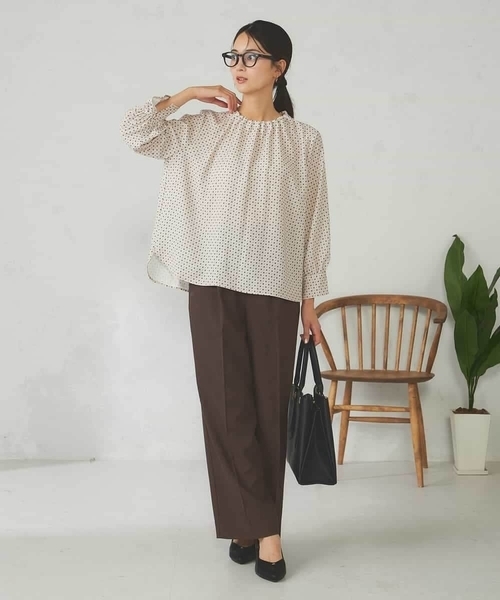 a.v.v（アーヴェヴェ）の「【マシンウォッシャブル】タックネックブラウス（シャツ/ブラウス・レディース・ホワイト/ブラウン/ベージュ・38/36/40）」の17枚目の写真
