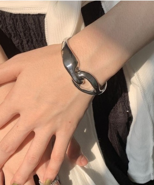 Vipoa(ヴィポア)の「niche design bangle(バングル/リストバンド・レディース・シルバー・FREE)」の3枚目の写真