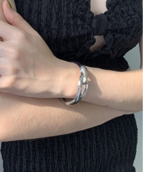 Vipoa(ヴィポア)の「niche design bangle(バングル/リストバンド・レディース・シルバー・FREE)」の4枚目の写真