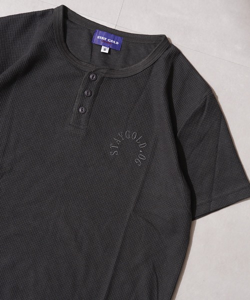 STAY GOLD（ステイゴールド）の「【STAYGOLD】 サーマル ヘンリーネック 半袖 Tシャツ / Thermal henley neck short sleeve T-shirt（Tシャツ/カットソー・メンズ・ネイビー/チャコールグレー/アイボリー・L/S/M）」の22枚目の写真