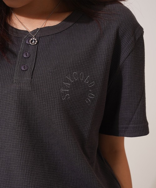 STAY GOLD（ステイゴールド）の「【STAYGOLD】 サーマル ヘンリーネック 半袖 Tシャツ / Thermal henley neck short sleeve T-shirt（Tシャツ/カットソー・メンズ・ネイビー/チャコールグレー/アイボリー・L/S/M）」の6枚目の写真