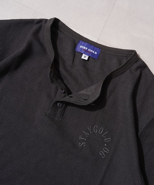 STAY GOLD（ステイゴールド）の「【STAYGOLD】 サーマル ヘンリーネック 半袖 Tシャツ / Thermal henley neck short sleeve T-shirt（Tシャツ/カットソー・メンズ・ネイビー/チャコールグレー/アイボリー・L/S/M）」の15枚目の写真