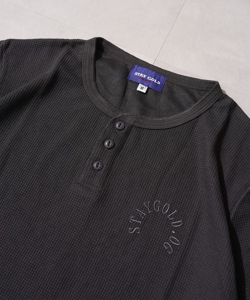 STAY GOLD（ステイゴールド）の「【STAYGOLD】 サーマル ヘンリーネック 半袖 Tシャツ / Thermal henley neck short sleeve T-shirt（Tシャツ/カットソー・メンズ・ネイビー/チャコールグレー/アイボリー・L/S/M）」の14枚目の写真
