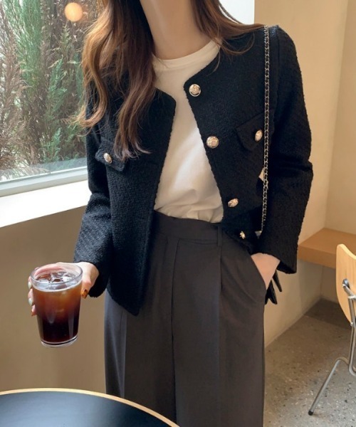 AMELY(エミリー)の「ツイード調ショートジャケット(ノーカラージャケット・レディース・ブラック/アイボリー・フリー)」の2枚目の写真