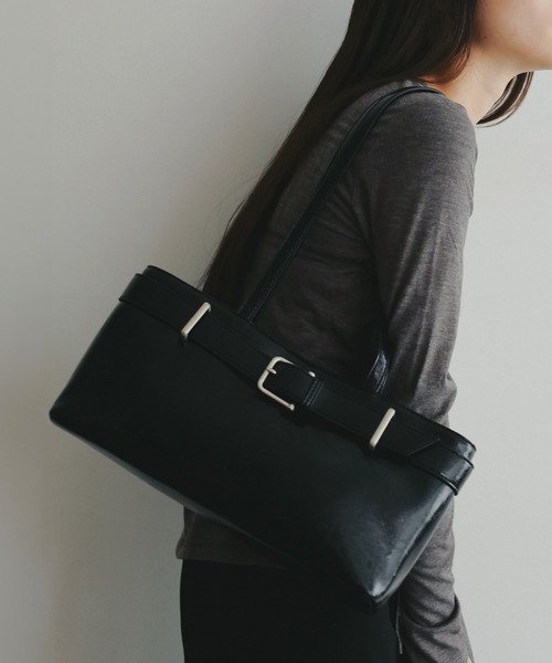 EFOLE(エフォル)の「Belted totebag/ベルトトートバッグ(トートバッグ・レディース・オフホワイト/ブラック・FREE)」の2枚目の写真