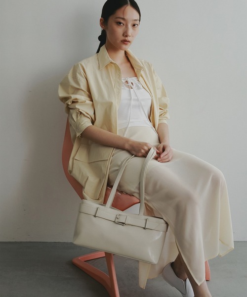 EFOLE(エフォル)の「Belted totebag/ベルトトートバッグ(トートバッグ・レディース・オフホワイト/ブラック・FREE)」の12枚目の写真