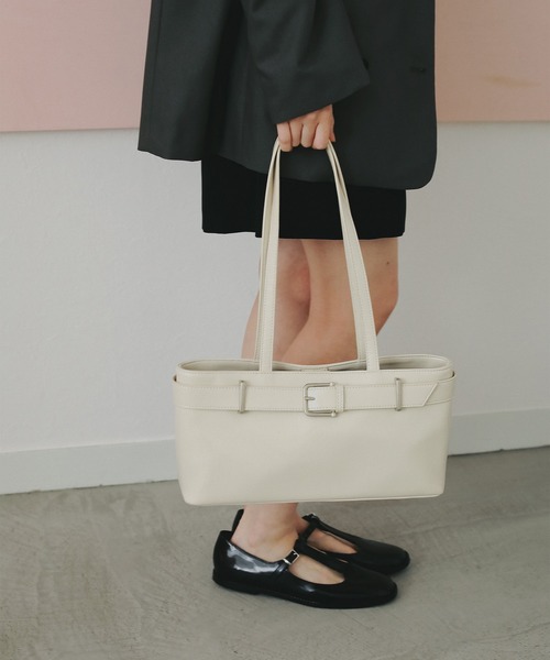 EFOLE(エフォル)の「Belted totebag/ベルトトートバッグ(トートバッグ・レディース・オフホワイト/ブラック・FREE)」の11枚目の写真