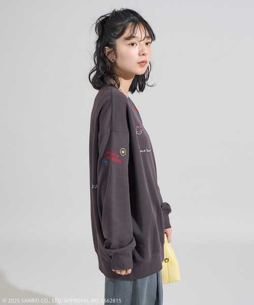 FREAK'S STORE(フリークスストア)の「SANRIO/サンリオ 'HELLO KITTY' MESSAGE 刺繍スウェット/ハローキティ(スウェット・レディース・チャコール/ネイビー/ライトグレー・フリ-/X-SMALL)」の6枚目の写真
