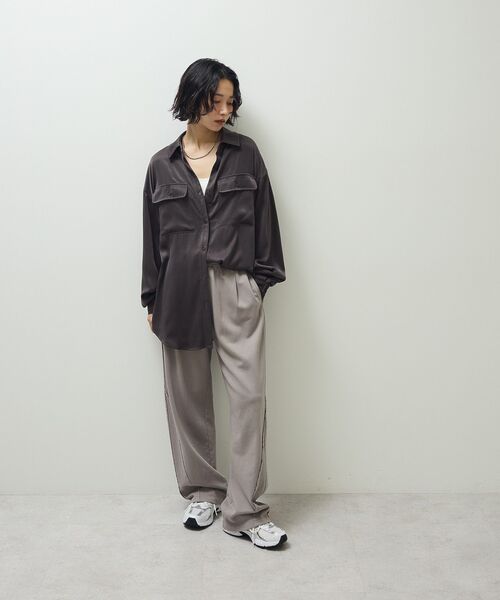 Sugar spoon（シュガースプーン）の「・SUGAR SPOON サテンオーバーシャツ（シャツ/ブラウス・レディース・チャコールグレー/ブラック/ベージュ・FREE）」の6枚目の写真