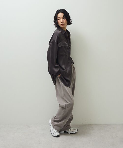 Sugar spoon（シュガースプーン）の「・SUGAR SPOON サテンオーバーシャツ（シャツ/ブラウス・レディース・チャコールグレー/ブラック/ベージュ・FREE）」の7枚目の写真