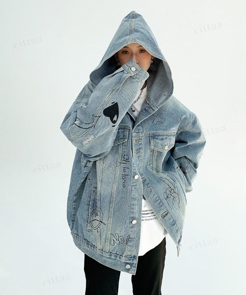 Dalfwin(ダールフィン)の「落書きデニムジャケット オーバーサイズ Gジャンフーディーブルゾン(デニムジャケット・レディース・ブルー・FREE)」の4枚目の写真
