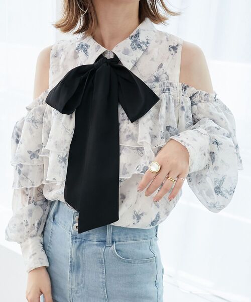 MAJESTIC LEGON(マジェスティックレゴン)の「バイカラーボウタイフリルブラウス(シャツ/ブラウス・レディース・ホワイト系その他/ホワイト系その他2/アイボリー・MEDIUM)」の1枚目の写真