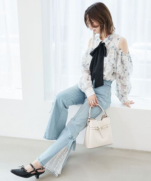 MAJESTIC LEGON(マジェスティックレゴン)の「バイカラーボウタイフリルブラウス(シャツ/ブラウス・レディース・ホワイト系その他/ホワイト系その他2/アイボリー・MEDIUM)」の4枚目の写真