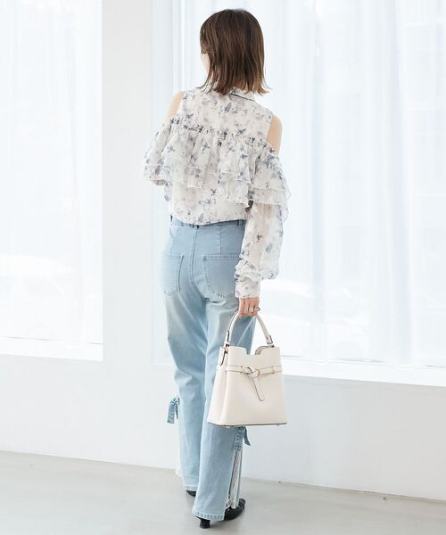 MAJESTIC LEGON(マジェスティックレゴン)の「バイカラーボウタイフリルブラウス(シャツ/ブラウス・レディース・ホワイト系その他/ホワイト系その他2/アイボリー・MEDIUM)」の11枚目の写真