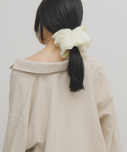 KBF(ケイビーエフ)の「ダブルフェザーシュシュ(ヘアゴム・レディース・ブラック/アイボリー・ONE)」の11枚目の写真