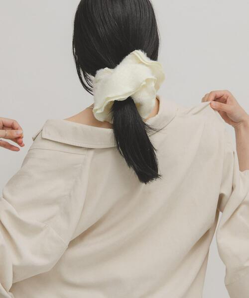 KBF(ケイビーエフ)の「ダブルフェザーシュシュ(ヘアゴム・レディース・ブラック/アイボリー・ONE)」の10枚目の写真