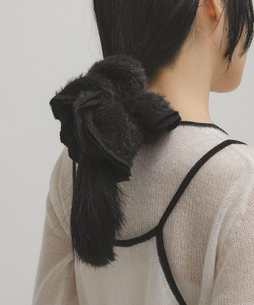 KBF(ケイビーエフ)の「ダブルフェザーシュシュ(ヘアゴム・レディース・ブラック/アイボリー・ONE)」の6枚目の写真