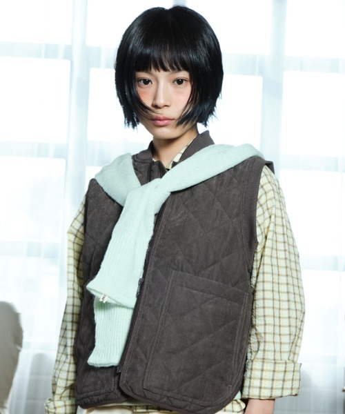 common gull products.(コモンガルプロダクツ)の「ぬるい風と一緒にキルティングベスト(その他アウター・レディース・ブラウン系/グレー系/イエロー系・LARGE/MEDIUM/SMALL)」の2枚目の写真