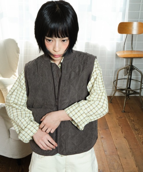 common gull products.(コモンガルプロダクツ)の「ぬるい風と一緒にキルティングベスト(その他アウター・レディース・ブラウン系/グレー系/イエロー系・LARGE/MEDIUM/SMALL)」の11枚目の写真