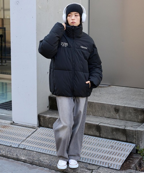 CONVERSE（コンバース）の「CONVERSE/コンバース 別注 <撥水/防風> ダブルロゴ刺繍 ボリュームスタンド中綿ジャケット（ダウンジャケット/コート・メンズ・アイボリー/ブラック・L/M）」の4枚目の写真