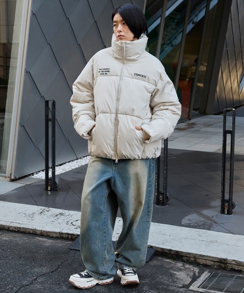 CONVERSE（コンバース）の「CONVERSE/コンバース 別注 <撥水/防風> ダブルロゴ刺繍 ボリュームスタンド中綿ジャケット（ダウンジャケット/コート・メンズ・アイボリー/ブラック・L/M）」の11枚目の写真