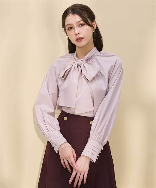 SWINGLE(スウィングル)の「タックディテールボウタイブラウス(シャツ/ブラウス・レディース・ピンク/ブラック/オフホワイト・FREE)」の3枚目の写真