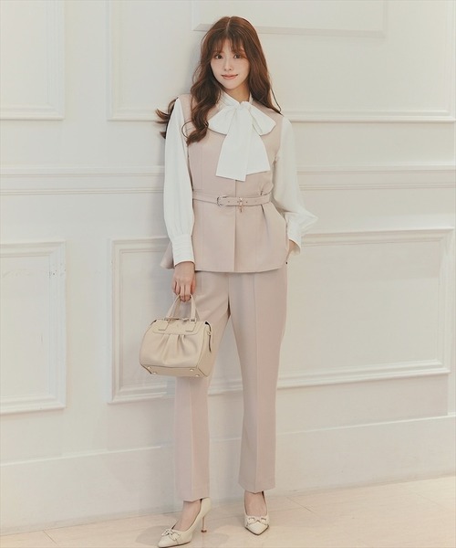 SWINGLE(スウィングル)の「タックディテールボウタイブラウス(シャツ/ブラウス・レディース・ピンク/ブラック/オフホワイト・FREE)」の16枚目の写真