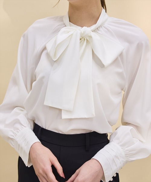 SWINGLE(スウィングル)の「タックディテールボウタイブラウス(シャツ/ブラウス・レディース・ピンク/ブラック/オフホワイト・FREE)」の13枚目の写真