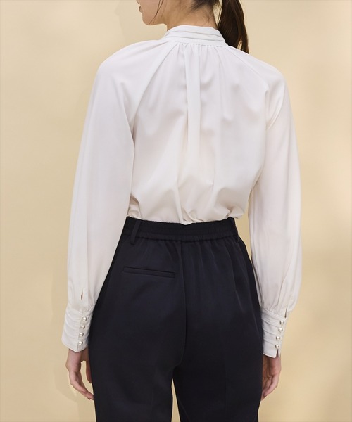 SWINGLE(スウィングル)の「タックディテールボウタイブラウス(シャツ/ブラウス・レディース・ピンク/ブラック/オフホワイト・FREE)」の11枚目の写真