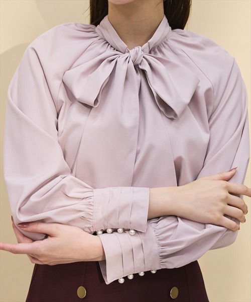 SWINGLE(スウィングル)の「タックディテールボウタイブラウス(シャツ/ブラウス・レディース・ピンク/ブラック/オフホワイト・FREE)」の8枚目の写真