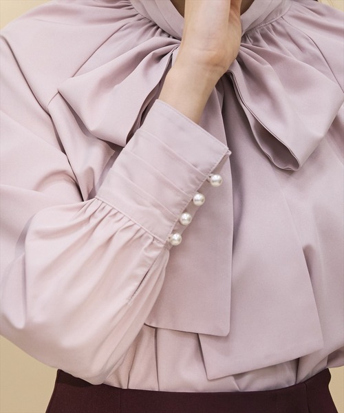 SWINGLE(スウィングル)の「タックディテールボウタイブラウス(シャツ/ブラウス・レディース・ピンク/ブラック/オフホワイト・FREE)」の7枚目の写真