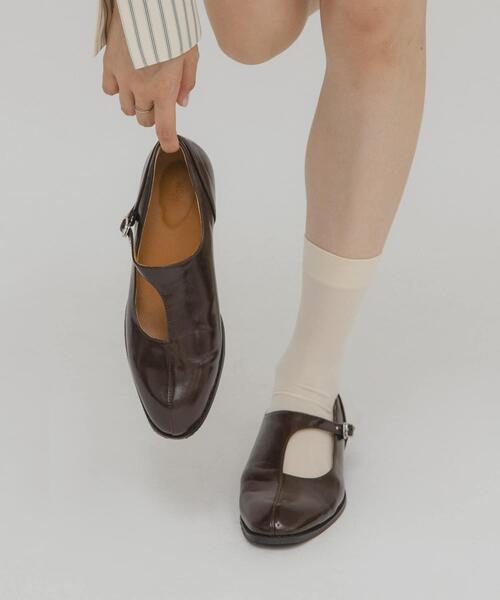 KBF(ケイビーエフ)の「アシンメトリーメリージェーンローファー(その他シューズ・レディース・ブラウン/ブラック・36/37/38)」の2枚目の写真