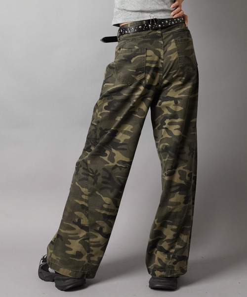 SPINNS（スピンズ）の「カモ柄/迷彩柄ワイドダメージパンツ（その他パンツ・レディース・カーキ・M/S）」の7枚目の写真