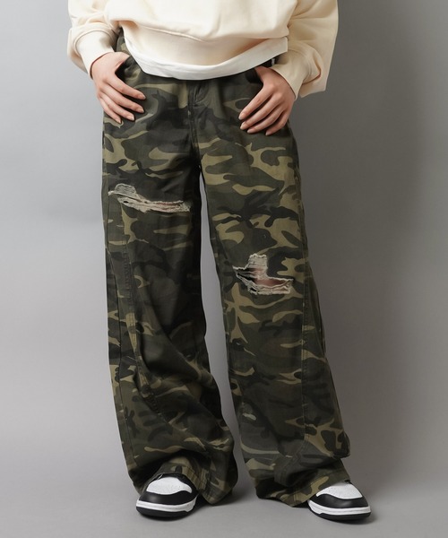 SPINNS（スピンズ）の「カモ柄/迷彩柄ワイドダメージパンツ（その他パンツ・レディース・カーキ・M/S）」の20枚目の写真