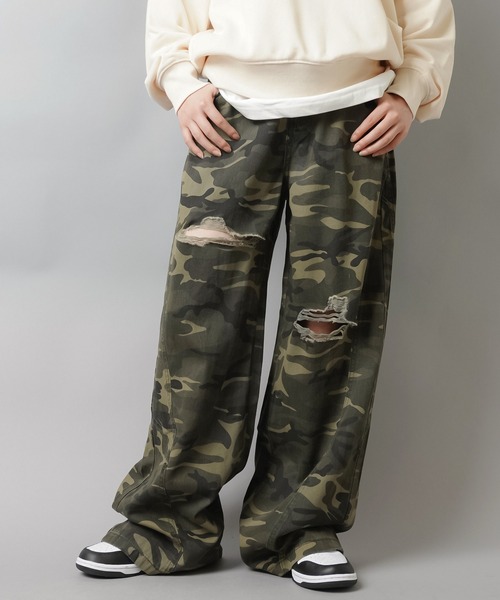 SPINNS（スピンズ）の「カモ柄/迷彩柄ワイドダメージパンツ（その他パンツ・レディース・カーキ・M/S）」の21枚目の写真