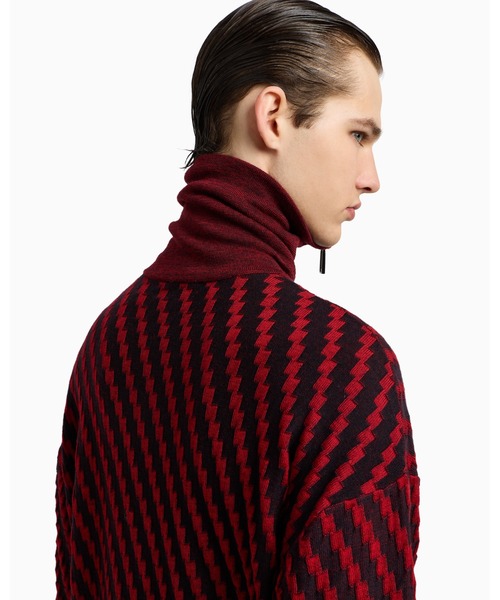 EMPORIO ARMANI（エンポリオアルマーニ）の「【エンポリオ アルマーニ】ハーフジップ モックネックセーター バージンウール ジャカード（ニット/セーター・メンズ・レッド・X-LARGE/SMALL/MEDIUM/LARGE）」の2枚目の写真