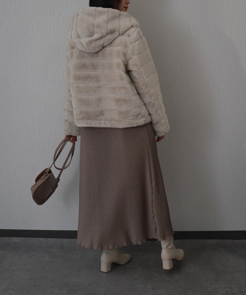 libelle more（リベル モア）の「ボーダーファーキルトリバーシブルフード付きショートコート（ダウンジャケット/コート・レディース・モカ/グレー/ブラック/ベージュ・M/L）」の16枚目の写真