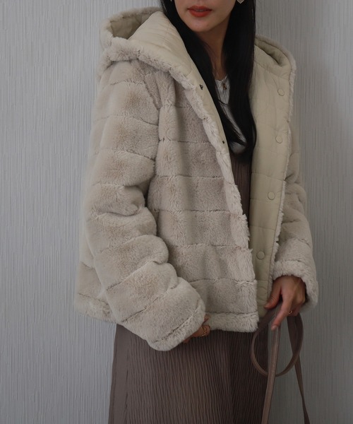 Burberry ファー付きショートコート ベージュ USA4 フード付き Burberry ファー付きショートコート ベージュ USA4 フード付き 【公式